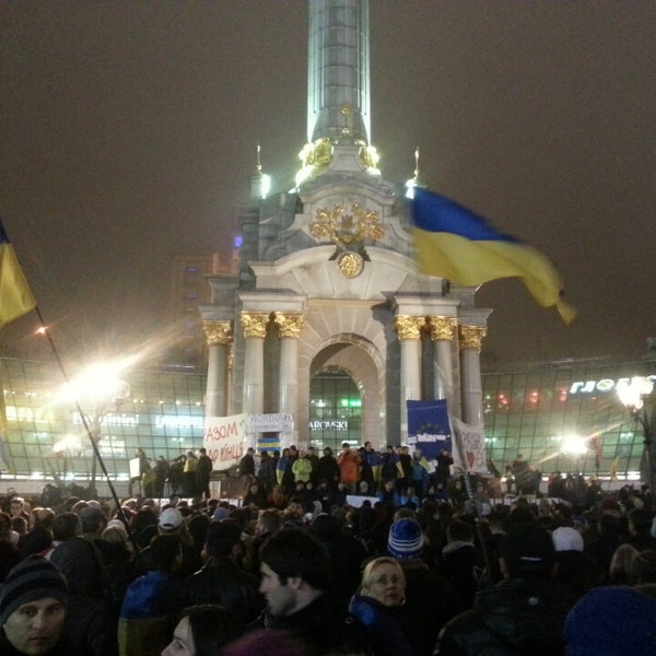 11/24/2013 tarihinde Viktor Z.ziyaretçi tarafından Євромайдан'de çekilen fotoğraf