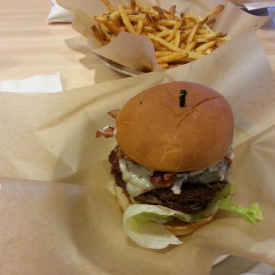 Photo taken at Meatheads Burgers &amp; Fries by Tony M. on 1/3/2013