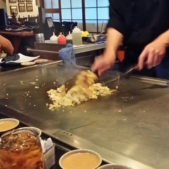 2/18/2014 tarihinde Cakes B.ziyaretçi tarafından Musashi&#39;s Japanese Steakhouse'de çekilen fotoğraf