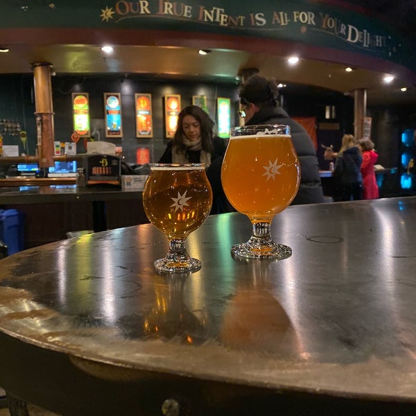 Das Foto wurde bei Magic Hat Brewing Company von Dan G. am 11/3/2019 aufgenommen