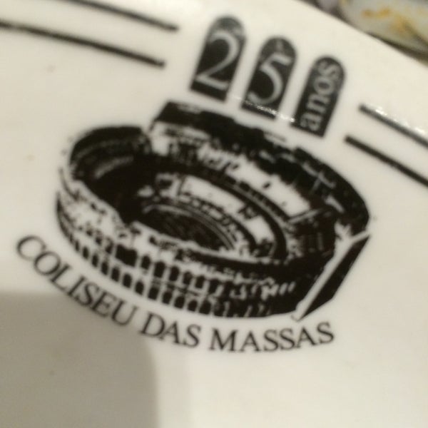 รูปภาพถ่ายที่ Coliseu das Massas โดย Wallace C. เมื่อ 12/5/2014