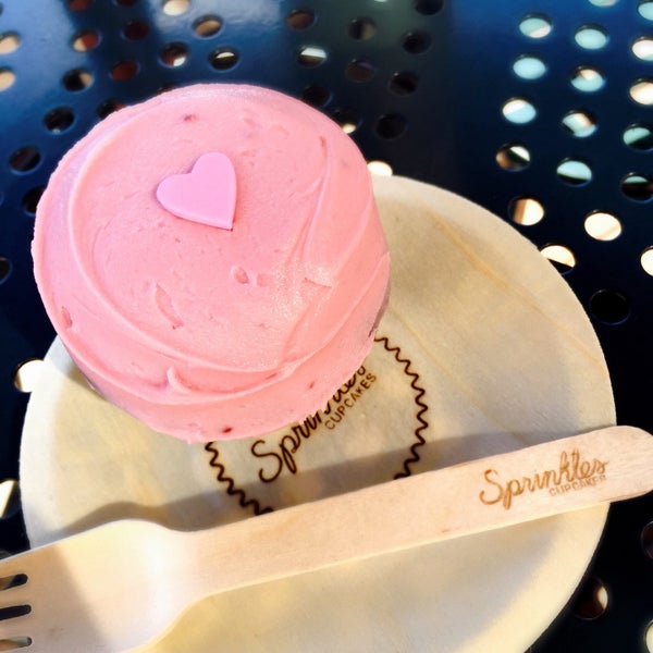 Photo taken at Sprinkles Newport Beach Cupcakes by Cristina C. on 2/25/2015