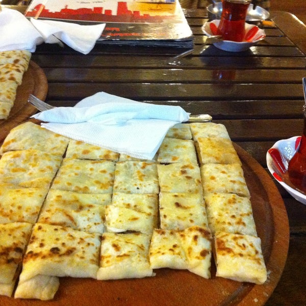 Foto tomada en ALIR Cafe | Restaurant  por Deniz Ş. el 4/23/2013