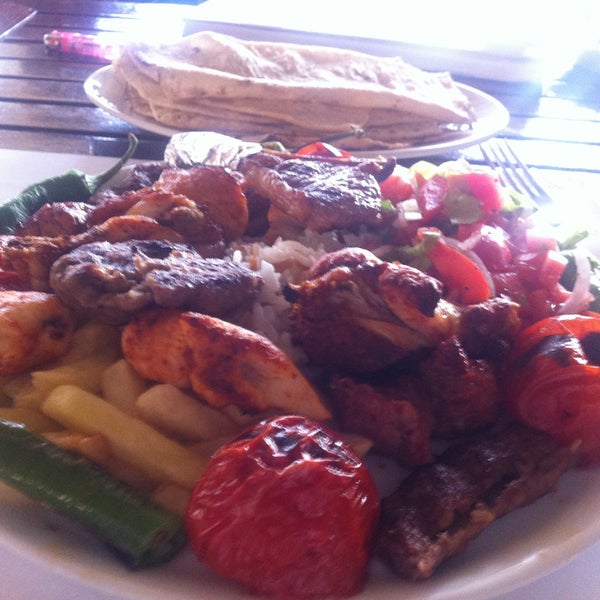 Foto diambil di ALIR Cafe | Restaurant oleh Deniz Ş. pada 5/29/2013