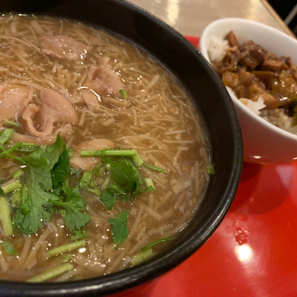 Foto diambil di 台湾麺線 oleh ᴡ Y. pada 11/20/2019