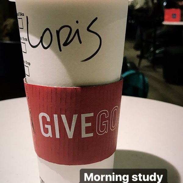 Снимок сделан в Starbucks пользователем Loris M. 12/11/2017