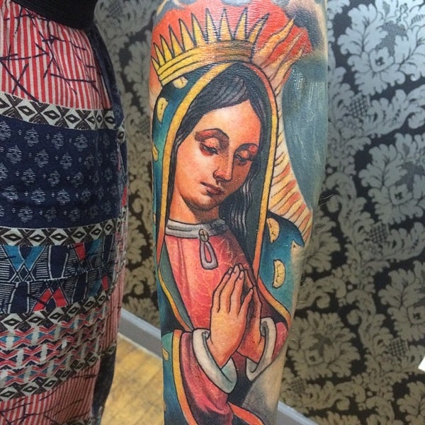 5/25/2014 tarihinde Amanda R.ziyaretçi tarafından Sacred Tattoo'de çekilen fotoğraf