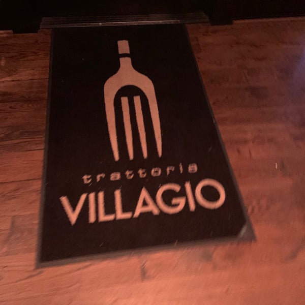 Foto tirada no(a) Little Villagio por Carolyn V. em 12/10/2019
