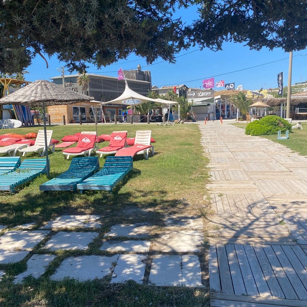 Photo taken at Alaçatı Surf Paradise Club by ahmet İ. on 5/9/2021