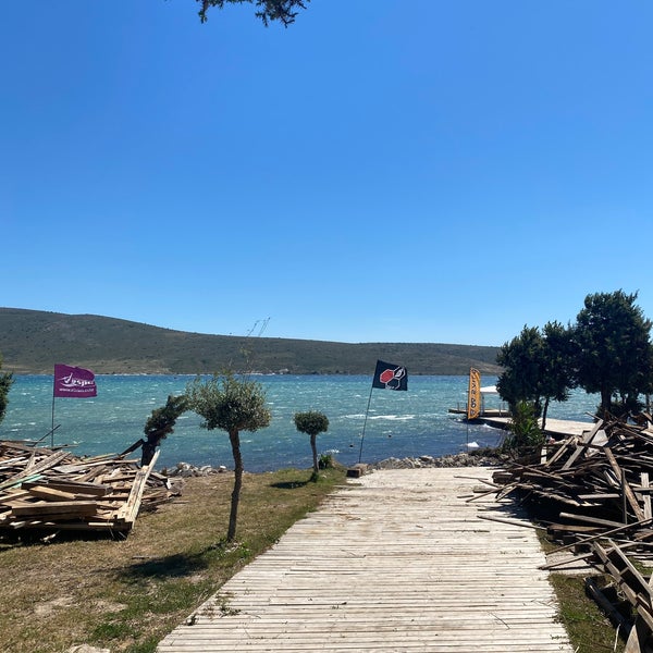 Das Foto wurde bei Alaçatı Surf Paradise Club von ahmet İ. am 5/9/2021 aufgenommen