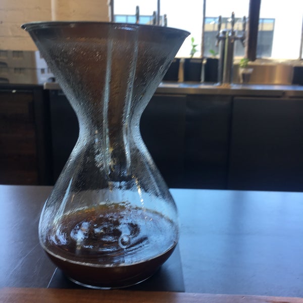 Foto tirada no(a) Coava Coffee Roasters | Public Brew Bar &amp; Roastery por Cecilia N. em 6/26/2018