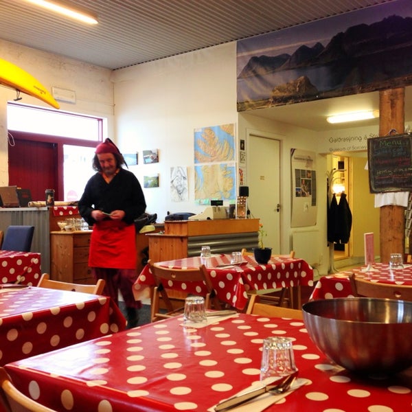 Снимок сделан в Restaurant Galdur -Hólmavík пользователем Tamara F. 10/5/2013