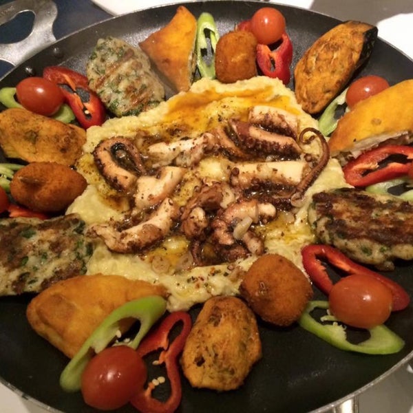 Photo taken at Moshonis Balıkçısı İsmail Chef by MOSHONİS BALIKCISI CHEF İ. on 1/25/2018