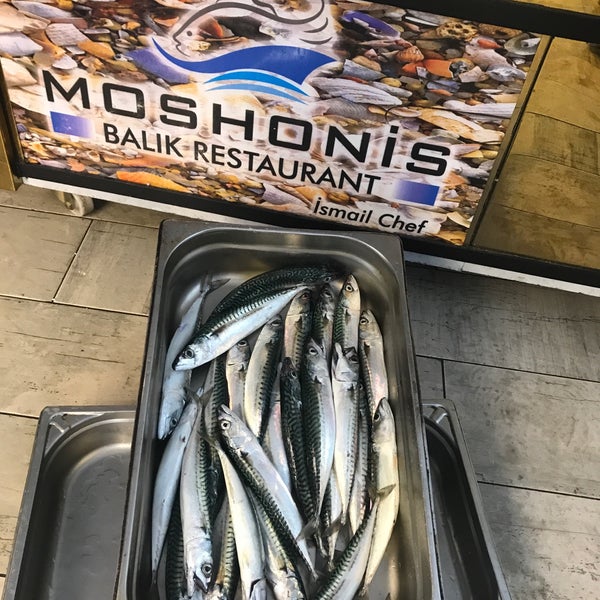Foto tirada no(a) Moshonis Balıkçısı İsmail Chef por MOSHONİS BALIKCISI CHEF İ. em 3/12/2018