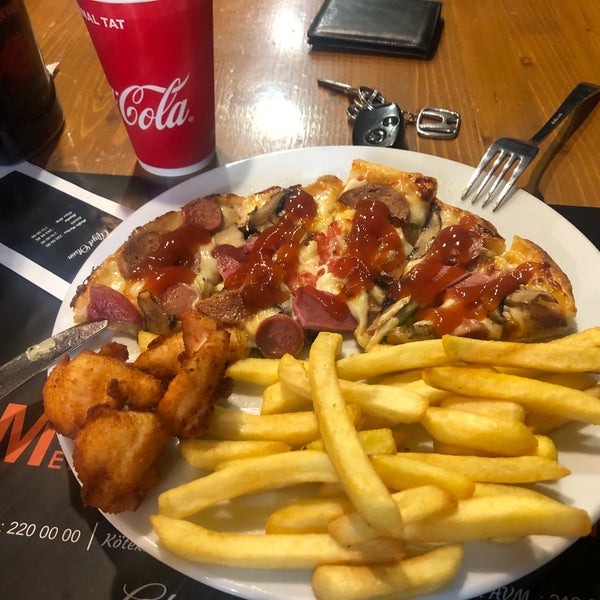 Foto diambil di Trendy Pizza oleh HaLiL Y. pada 8/6/2018