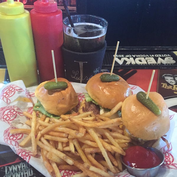 6/9/2015에 Lara B.님이 Burger &amp; Beer Joint에서 찍은 사진
