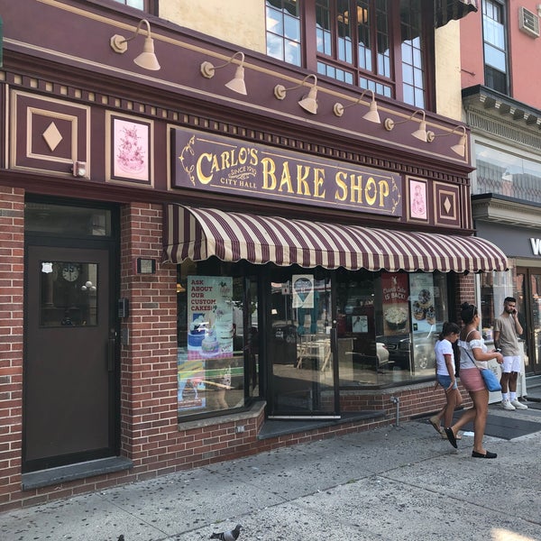 Foto tomada en Carlo&#39;s Bake Shop  por Mohammad A. el 7/30/2019