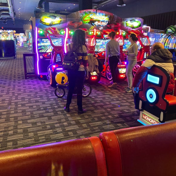 Photo taken at Dave &amp; Buster&#39;s by Mohammad A. on 4/19/2022