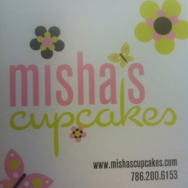 Снимок сделан в Misha&#39;s Cupcakes пользователем Tania A. 5/8/2013
