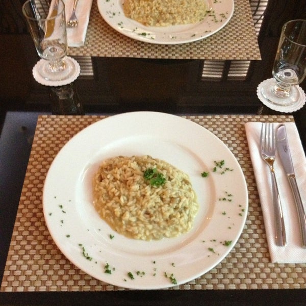 2/9/2013 tarihinde Domenico S.ziyaretçi tarafından Cucina Mia Restaurant'de çekilen fotoğraf