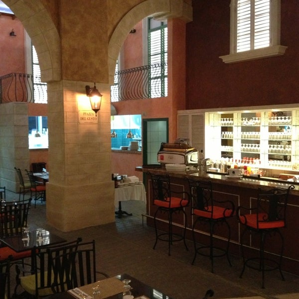 Foto diambil di Cucina Mia Restaurant oleh Domenico S. pada 1/30/2013