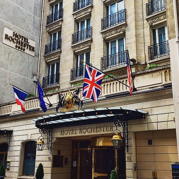 รูปภาพถ่ายที่ Hôtel Rochester โดย Will G. E. เมื่อ 6/20/2015