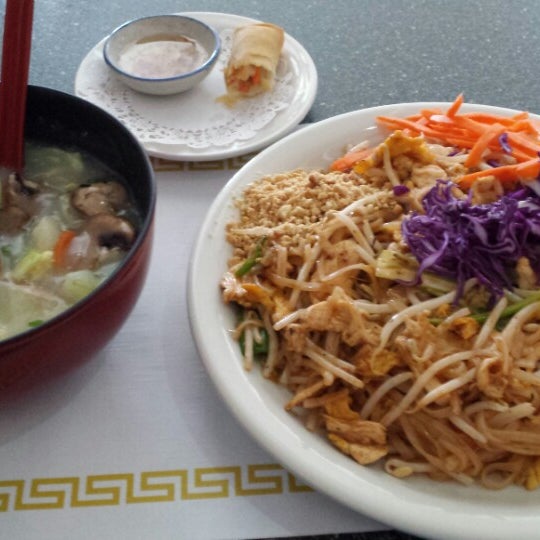 Снимок сделан в Noodle &amp; Rice пользователем Owen D. 6/2/2014
