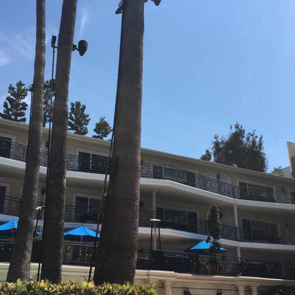 Das Foto wurde bei Beverly Hills Plaza Hotel &amp; Spa von Turki am 7/18/2017 aufgenommen