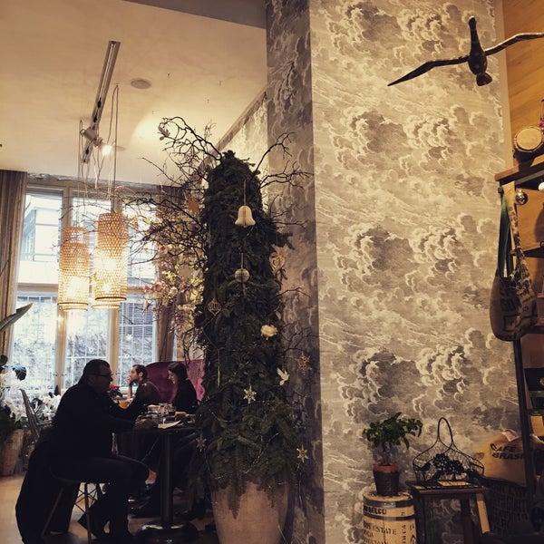 Foto tirada no(a) La Bohème Café por Jan M. em 1/16/2016