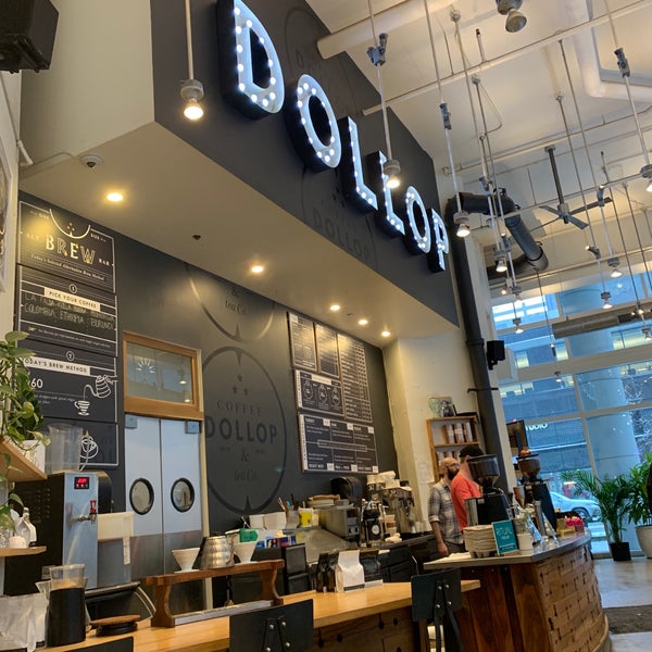Foto diambil di Dollop Coffee &amp; Tea oleh NNN 🇦🇪 pada 1/12/2019