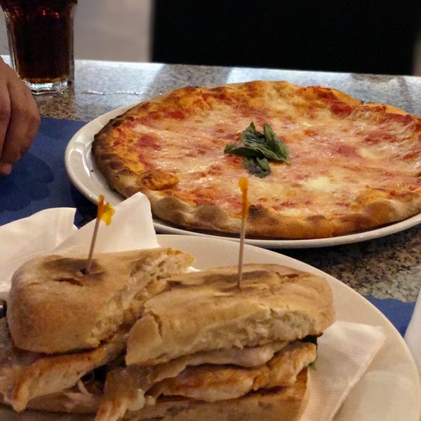 Foto diambil di Spris Pizza oleh Hisham pada 8/28/2018