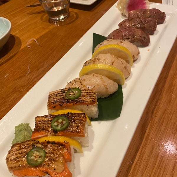 Foto scattata a Sushi Den da Catherine C. il 1/21/2023