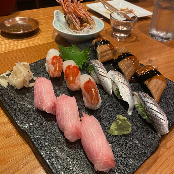 Foto diambil di Sushi Den oleh Catherine C. pada 1/21/2023