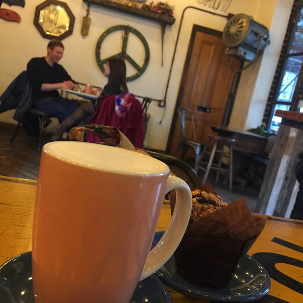2/4/2018 tarihinde Catherine C.ziyaretçi tarafından Old Country Coffee'de çekilen fotoğraf