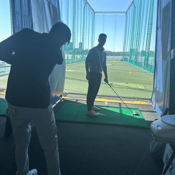 Photo taken at The Golf Club at Chelsea Piers by Catherine C. on 3/26/2023