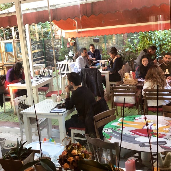 11/5/2018 tarihinde Berke T.ziyaretçi tarafından Holland Lop Cafe'de çekilen fotoğraf