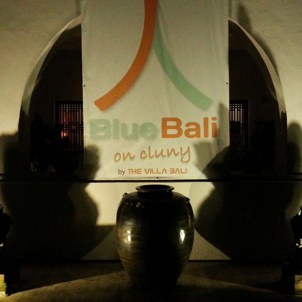 Das Foto wurde bei Blue Bali on Cluny von Elysia O. am 5/10/2013 aufgenommen