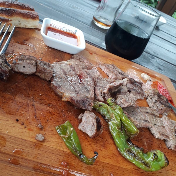 Foto scattata a Kerte Gusto Restaurant da Müşerref . il 6/20/2019