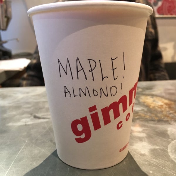 3/10/2017 tarihinde Zack S.ziyaretçi tarafından Gimme! Coffee'de çekilen fotoğraf