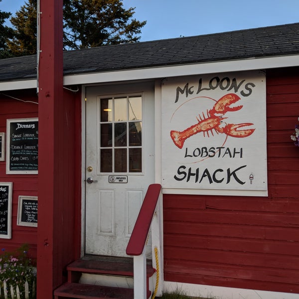 รูปภาพถ่ายที่ McLoons Lobster Shack โดย Zack S. เมื่อ 8/1/2018