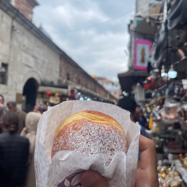 Das Foto wurde bei Gurmania Eminönü von A .. am 5/9/2023 aufgenommen