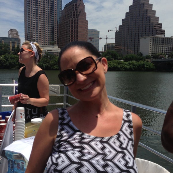 6/2/2013 tarihinde Laurie L.ziyaretçi tarafından Capital Cruises'de çekilen fotoğraf