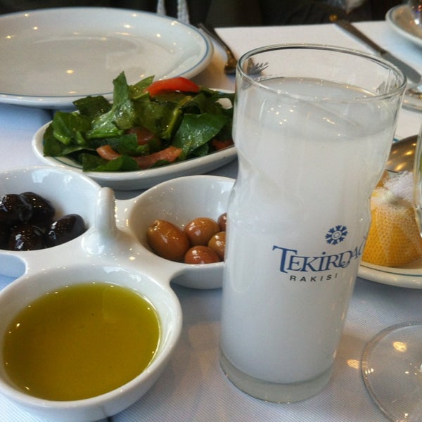 Foto diambil di Cunda Balık Restaurant oleh Kıvanç Ozan A. pada 2/3/2013