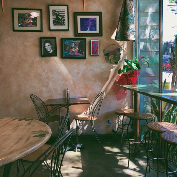 Lily's Cafe Café