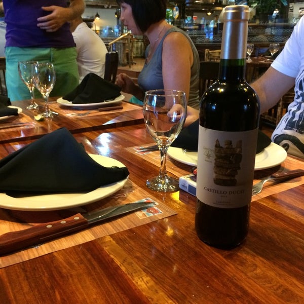 Foto scattata a The Knife Restaurant Argentinian Steakhouse da Nika B. il 9/4/2014