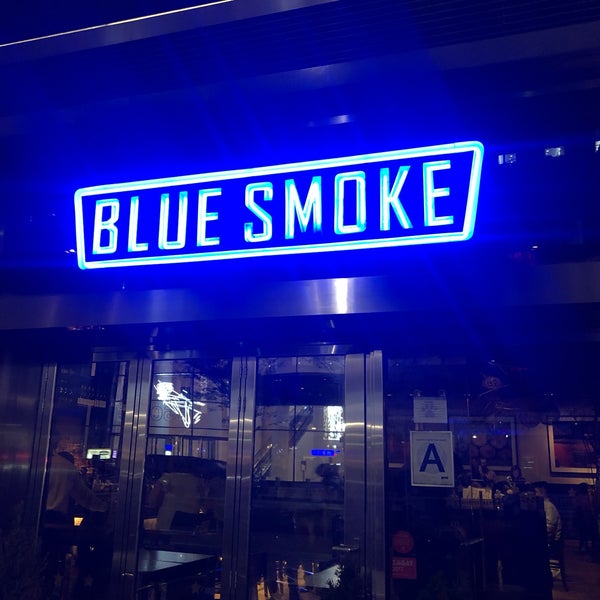 Foto tirada no(a) Blue Smoke por Paulina S. em 4/20/2019