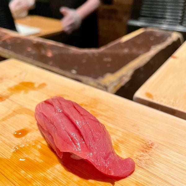 Photo taken at Tanoshi Sushi by Fernando A. on 5/19/2021