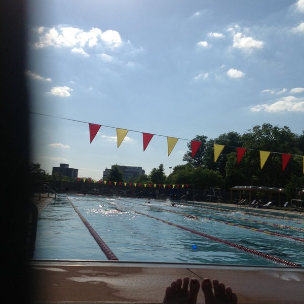 6/19/2013にCarol Lynn Y.がFuller Park Poolで撮った写真