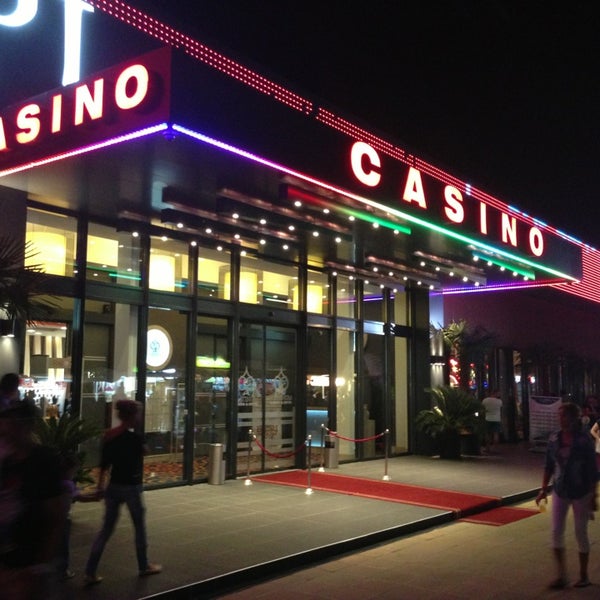 Das Foto wurde bei Platinum Casino &amp; Hotel von ККС am 8/2/2013 aufgenommen