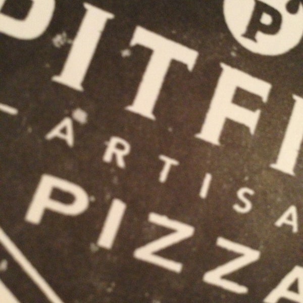 Foto tirada no(a) Pitfire Artisan Pizza por John B. em 8/21/2013